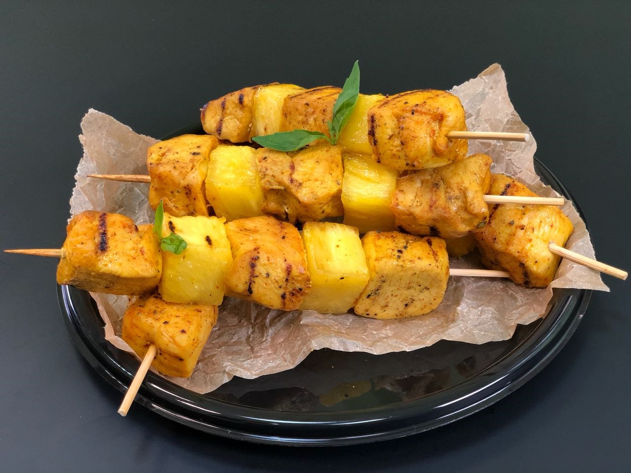 Брошет из индейки с ананасом