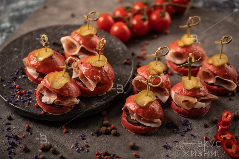 Мини бургер с Пармской ветчиной (сэндвич)