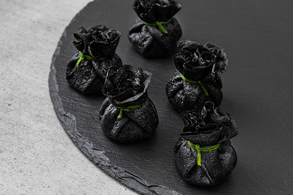 Мини-креп с креметтой и вяленным томатом