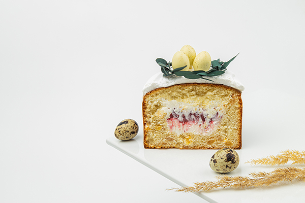 Сметанный кулич с малиновым конфи (большой)