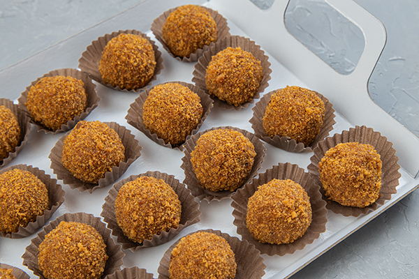 Кейк болл Медовик