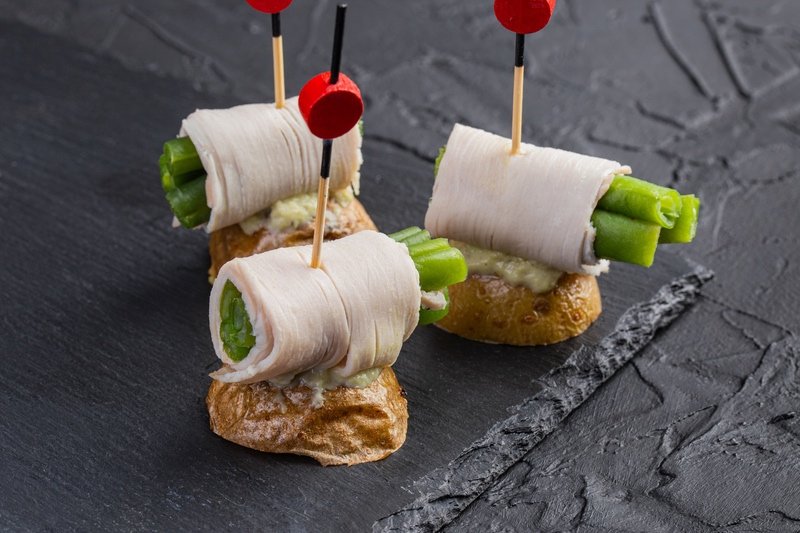 Рулет из индейки с картофелем и фасолью