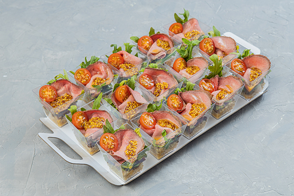 Салат с кеноа и с ростбифом