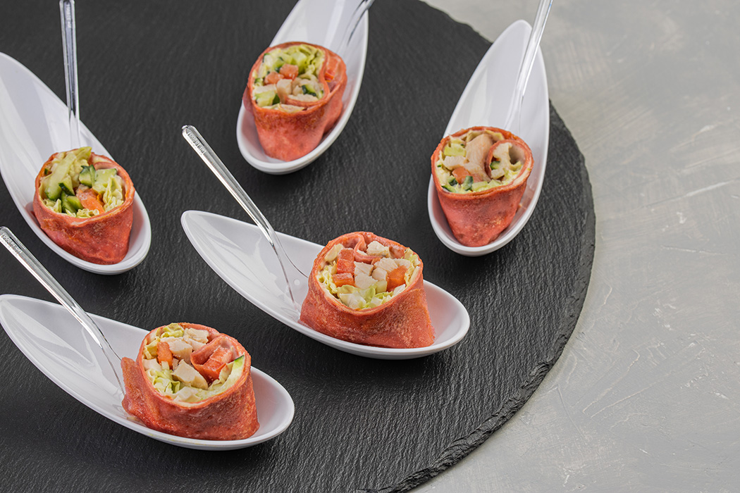 Розовый блинный ролл б/г с курицей