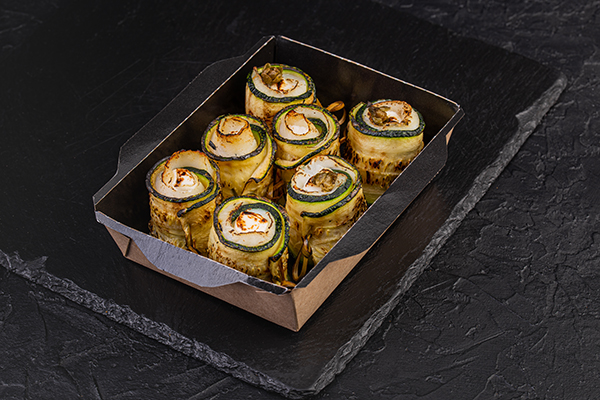 Рулетики из судака в ломтике цукини