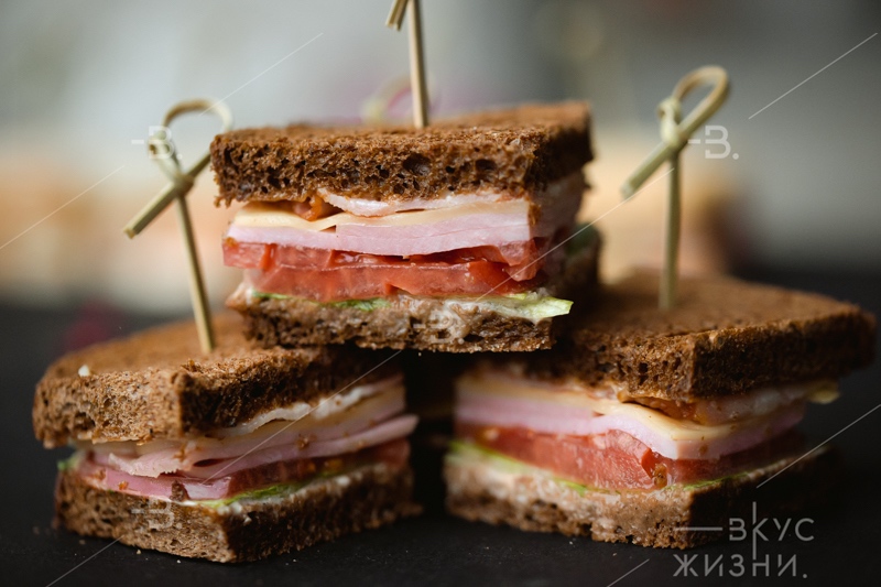 Мини-сэндвич с ветчиной и сыром 