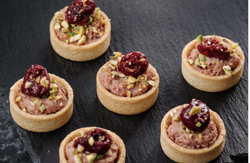 Тарталетти Фуагра/пряная вишня/фисташка