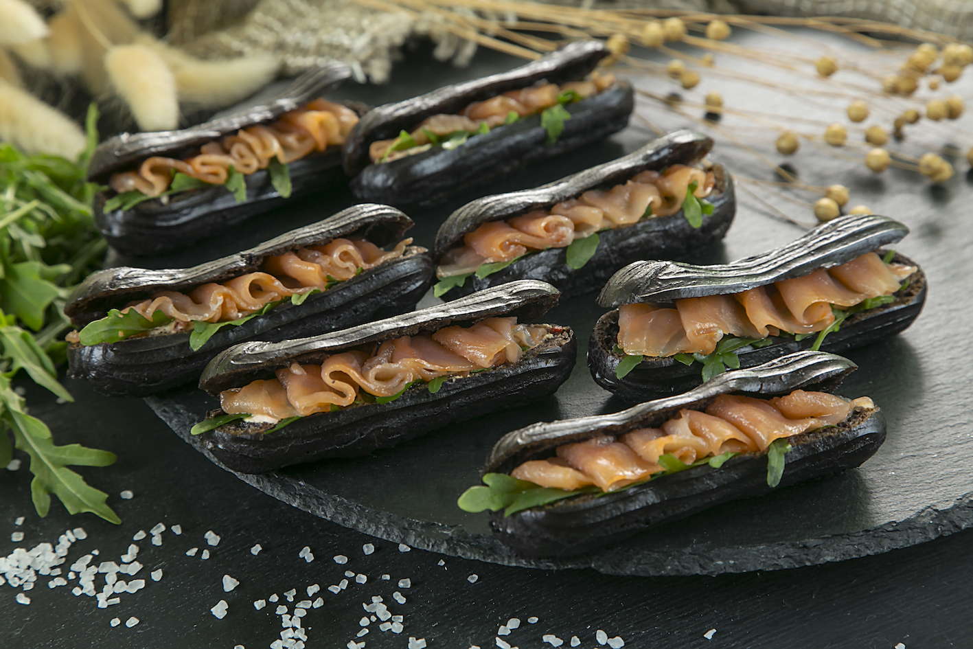 Эклеры со сливочным сыром и лососем