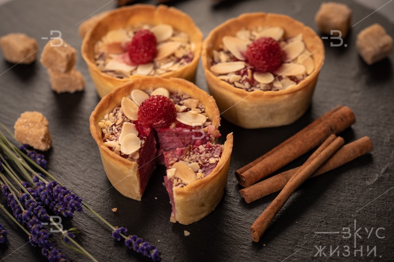 Мини-киш с малиной и рикоттой