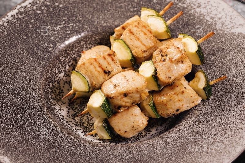 Брошет из куриного филе и цукини 