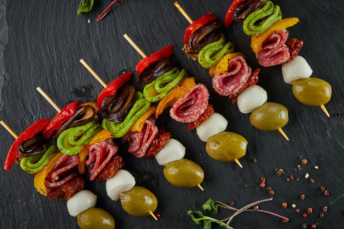 Антипасти на шпажках с Салями Милано