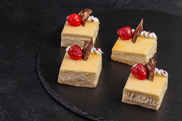 Чизкейк Милан с молекулярной малиной