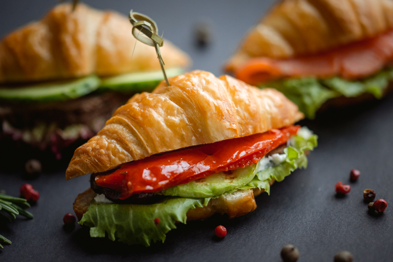 Мини-круассан с печёными овощами 