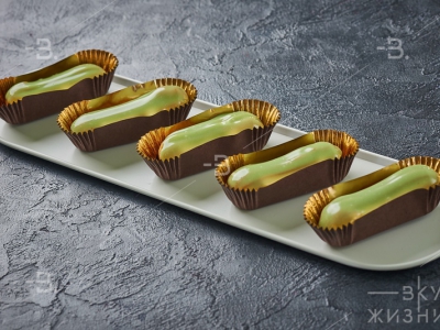 Эклер Фисташковый