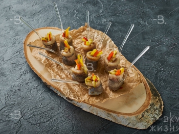 Рольмопсы с овощами и корнишонами