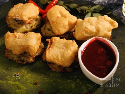 Судак темпура с вишнёвым соусом