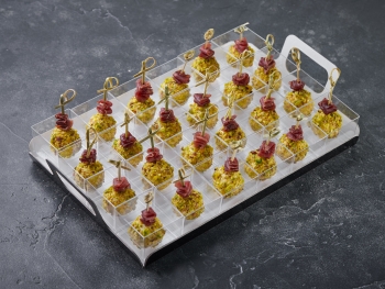 Канапе Чиз болл с фисташками и брезаолой