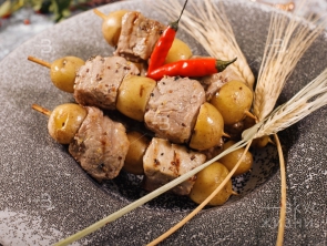 Брошет из телятины с бейби картофелем