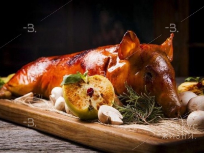 Запеченный фермерский молочный поросенок