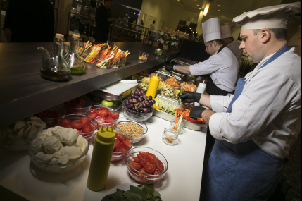 Станция Салат бар на 30 человек/фото