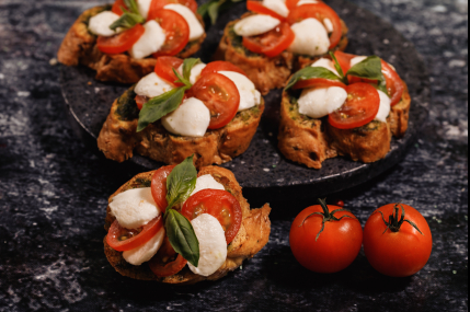 Брускетта Капрезе/фото
